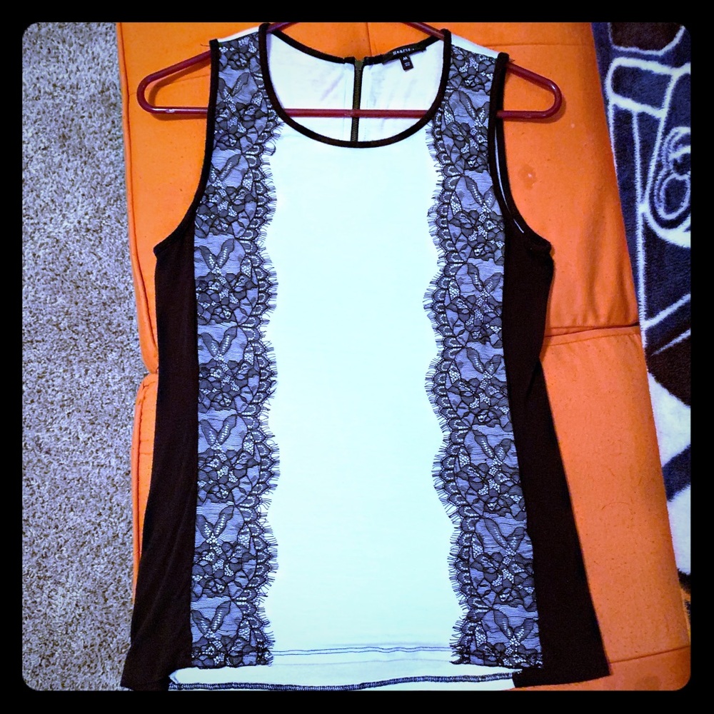 ✔️ sleeveless black & white top